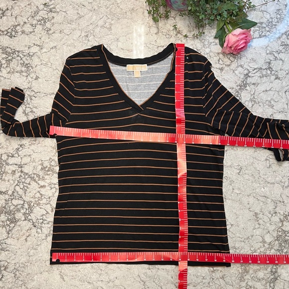MICHAEL Michael Kors V Neck Long Sleeve Black and Gold Striped Top - Size Laege - Picture 3 of 4